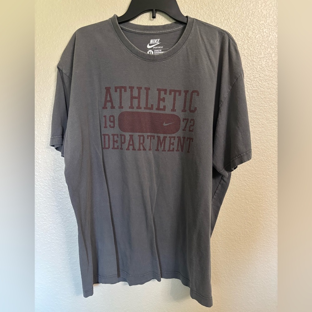 Nike Gray Short Sleeve Athletic Tee
